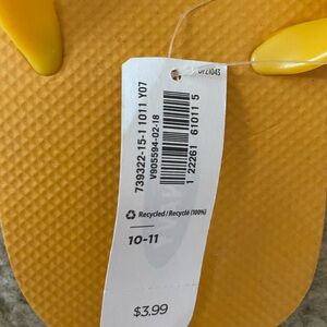 NWT old navy men’s flip flops size 10/11